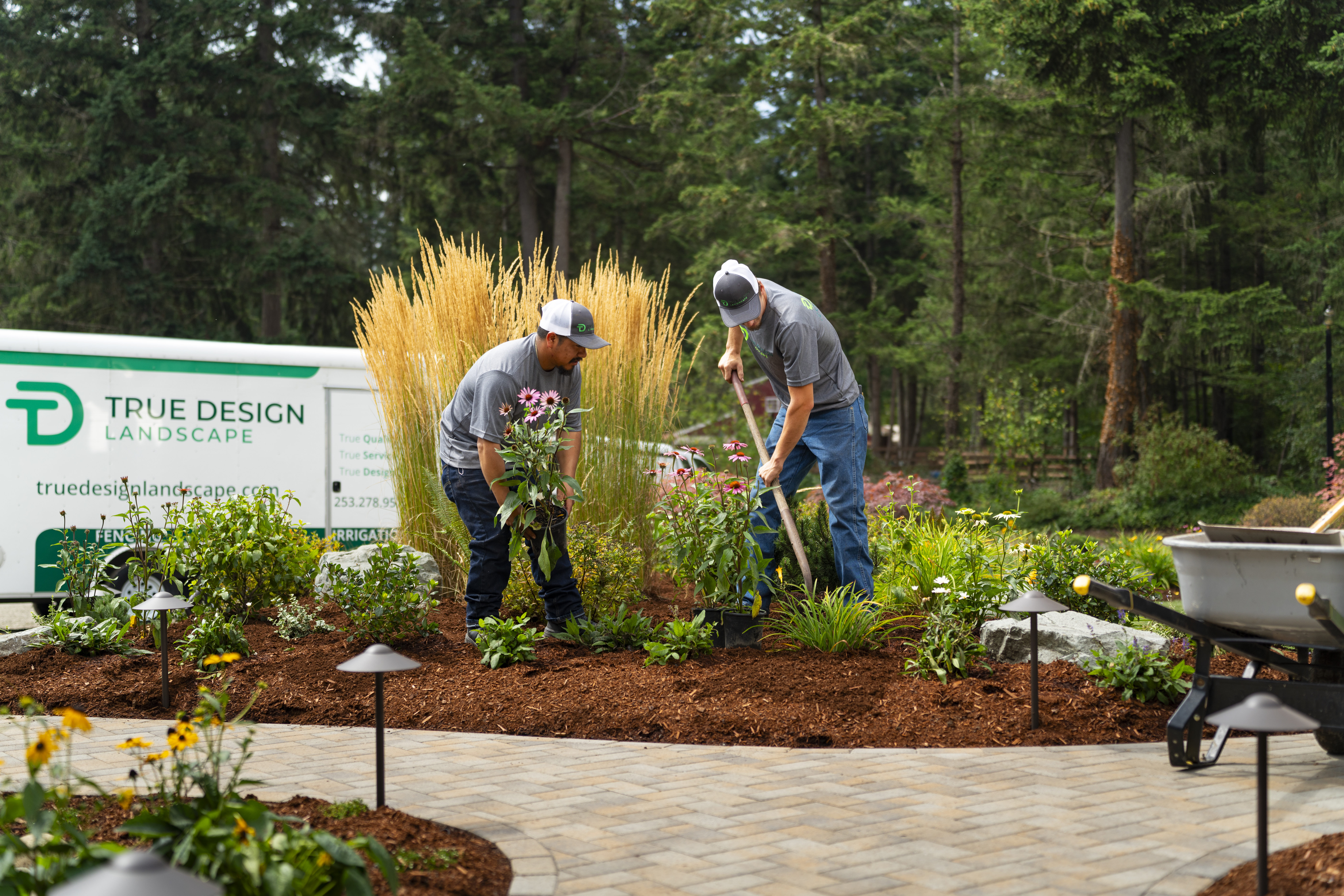Top 2025 Landscaping Trends To Transform Your Home’s Curb Appeal